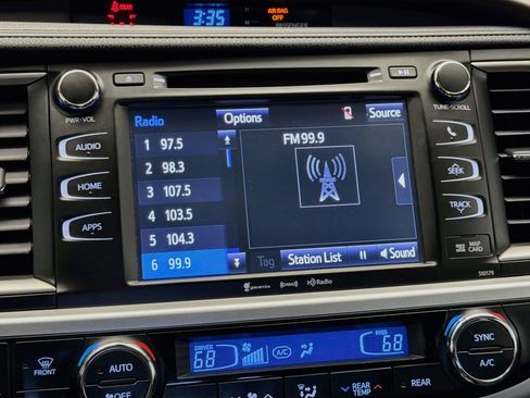 Used 2018 Toyota Highlander XLE FWD image 9