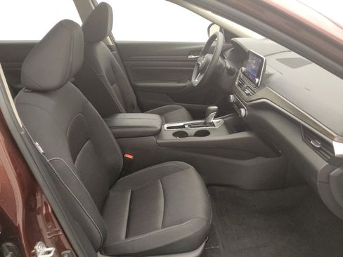 Used 2025 Nissan Altima 2.5 SV FWD image 21