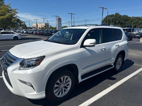 Used 2014 Lexus GX 460 w/ Premium Package AWD/4WD image 3