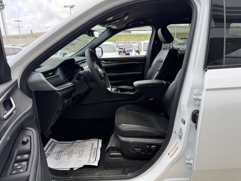 New 2026 Jeep Grand Cherokee Altitude image 32