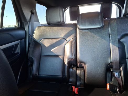 Used 2017 Ford Explorer XLT w/ Equipment Group 202A image 18