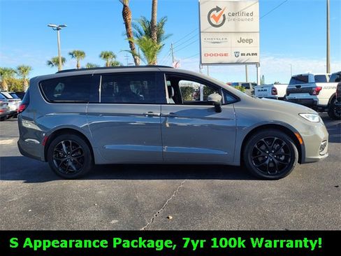 Used 2023 Chrysler Pacifica Touring-L w/ S Appearance Package image 8