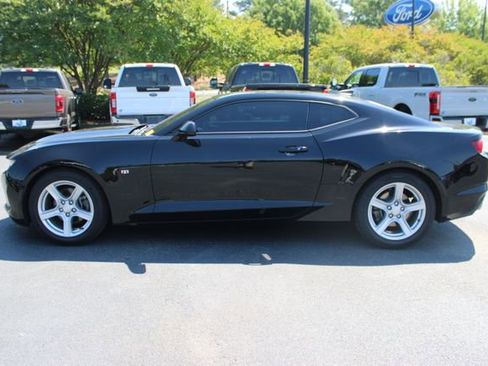 Used 2022 Chevrolet Camaro LT RWD image 12