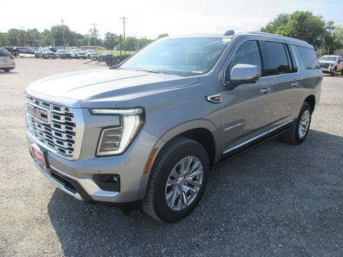New 2026 GMC Yukon XL Denali w/ Sun & Power Step Package AWD/4WD image 9
