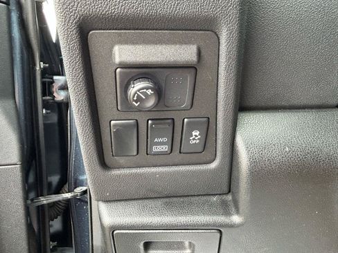Used 2015 Nissan Rogue S w/ Convenience Package AWD/4WD image 25