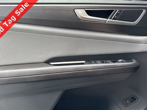 New 2025 Volkswagen Atlas Peak Edition SE image 9