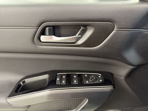 Used 2022 Nissan Pathfinder SL w/ SL Black Package image 25