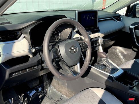 Used 2023 Toyota RAV4 XLE w/ Convenience Package AWD/4WD image 18