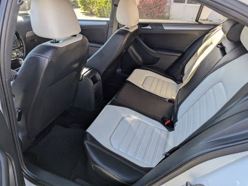 Used 2016 Volkswagen Jetta Sport FWD image 23