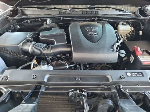 Used 2019 Toyota Tacoma TRD Off-Road AWD/4WD image 27