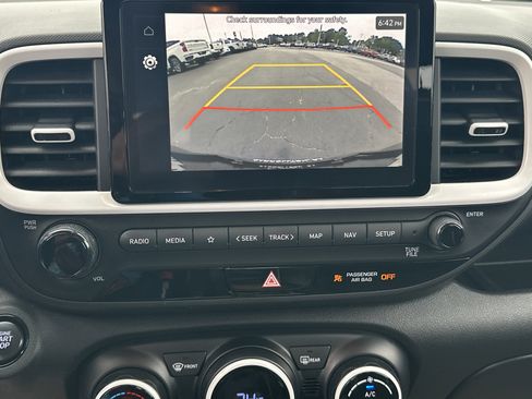 Used 2023 Hyundai Venue Limited FWD image 30