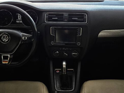 Used 2017 Volkswagen Jetta SE FWD image 9