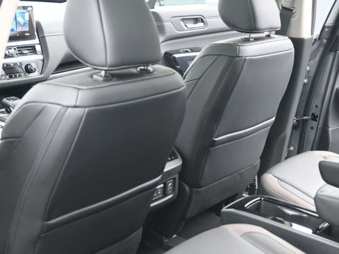 New 2026 Nissan Pathfinder Platinum image 19