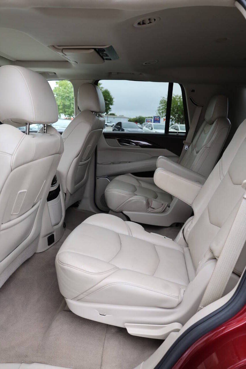 Used 2017 Cadillac Escalade Premium Luxury AWD/4WD image 17