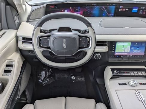 New 2026 Lincoln Navigator Reserve AWD/4WD image 16