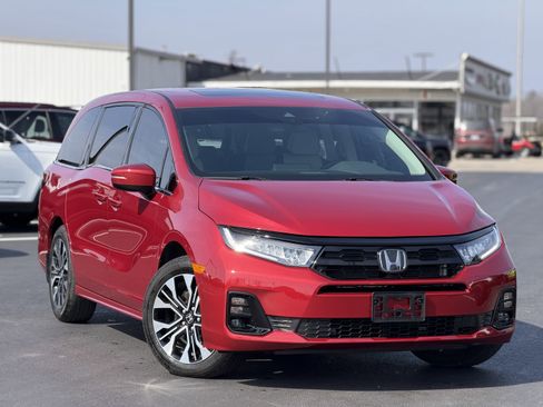 Used 2025 Honda Odyssey Elite image 3