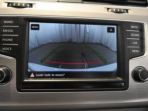 Used 2017 Volkswagen Golf S image 6