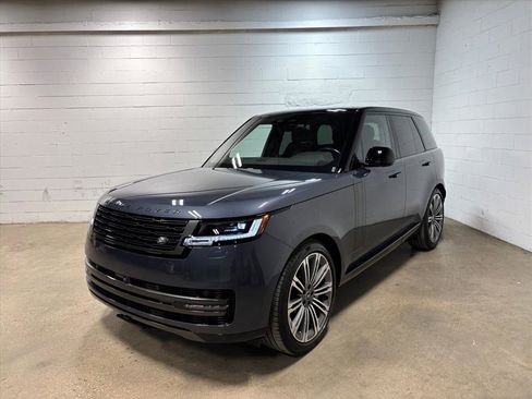 Used 2025 Land Rover Range Rover SE image 1