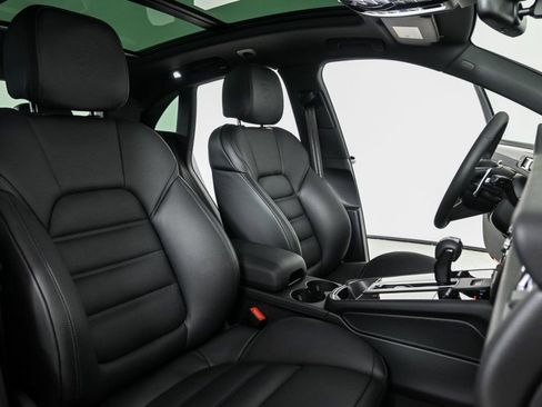 New 2026 Porsche Macan image 24