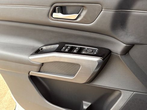 Certified 2025 Nissan Pathfinder SL image 28