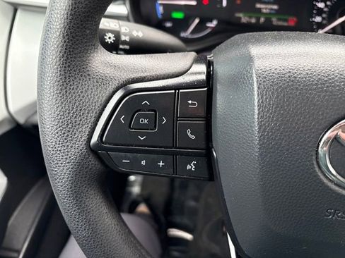 Used 2025 Toyota Sienna LE image 12