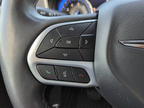 Used 2025 Chrysler Pacifica Select FWD image 23