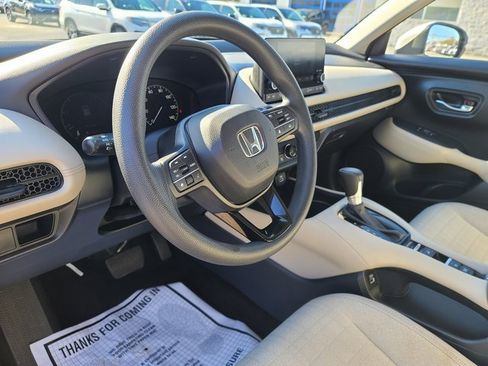 Used 2023 Honda HR-V LX image 9
