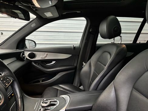 Used 2019 Mercedes-Benz GLC 300 4MATIC image 23