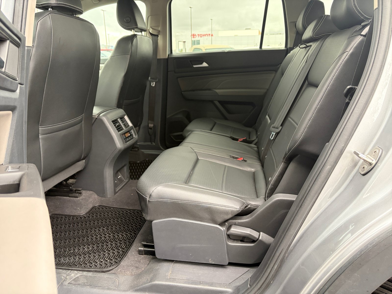 Used 2023 Volkswagen Atlas SEL AWD/4WD image 25