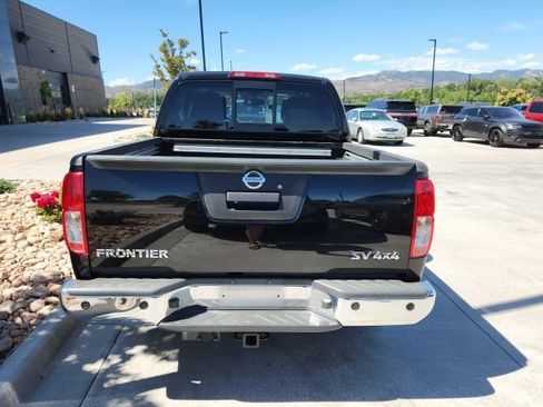 Used 2015 Nissan Frontier SV w/ SV Value Truck Package AWD/4WD image 3