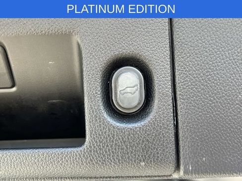 Used 2020 Cadillac Escalade Platinum AWD/4WD image 12