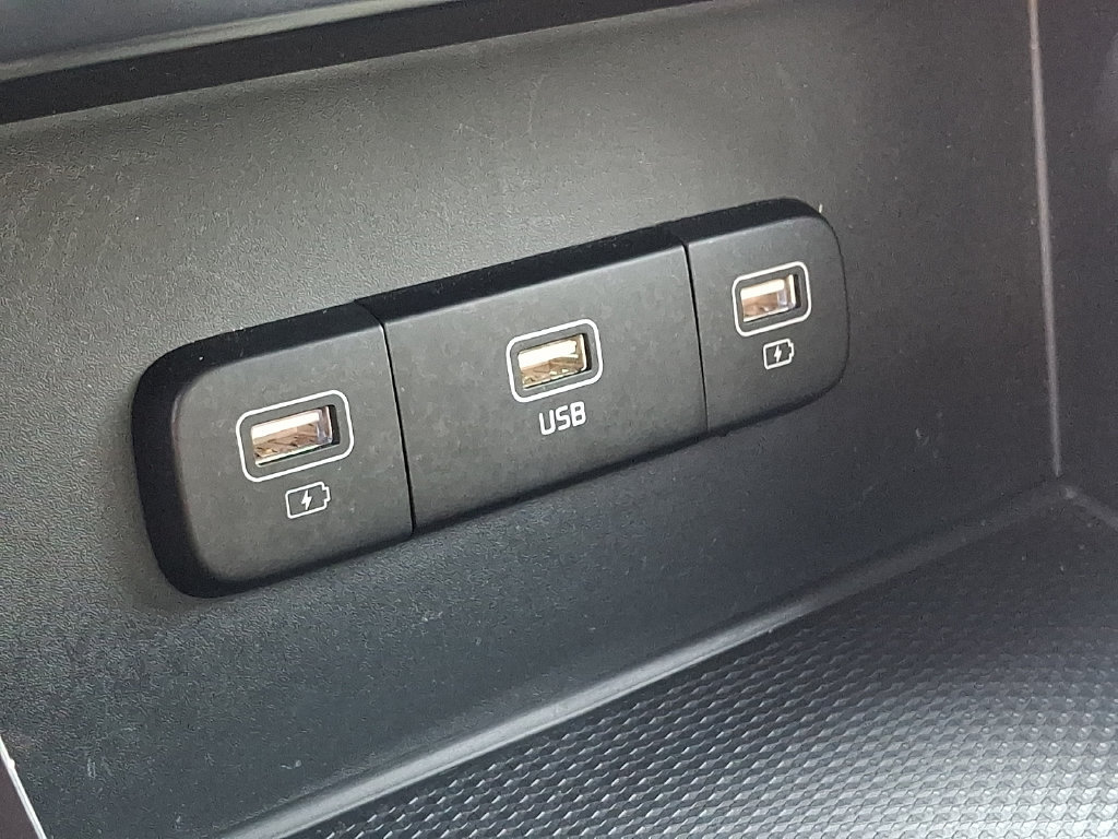 Used 2024 Kia Carnival LX FWD image 25