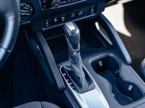 Used 2024 Nissan Frontier SV w/ Technology Package image 27