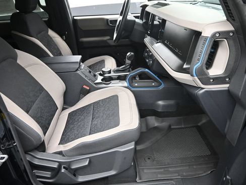 Used 2023 Ford Bronco Wildtrak AWD/4WD image 9