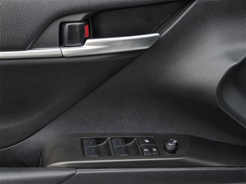 Used 2024 Toyota Camry SE image 14