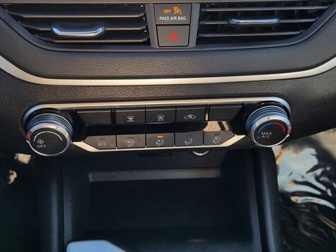 Used 2024 Nissan Altima 2.5 S FWD image 19