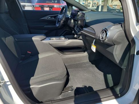 New 2026 Chevrolet Equinox EV LT image 15