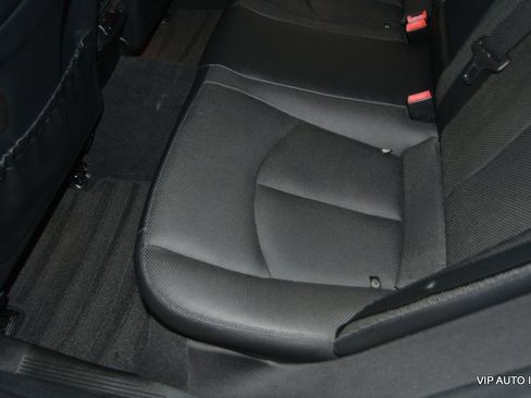 Used 2009 Mercedes-Benz E 550 Sedan image 26