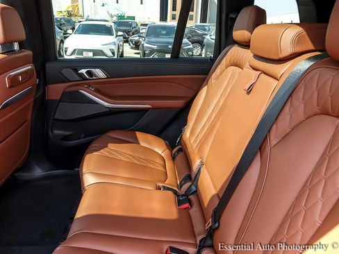 Used 2025 BMW X7 M60i AWD/4WD image 14