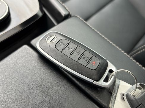 Used 2023 Nissan Rogue SL image 26