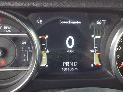 Used 2020 Jeep Wrangler Unlimited Sahara w/ Uconnect 4C Nav & Sound Group AWD/4WD image 26