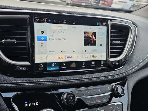 New 2026 Chrysler Pacifica Select image 12