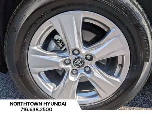 Used 2025 Toyota RAV4 XLE AWD/4WD image 39