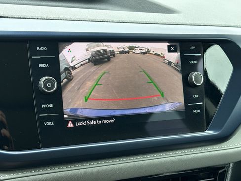 Used 2024 Volkswagen Taos SE image 19