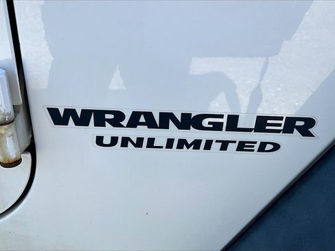 Used 2013 Jeep Wrangler Unlimited Sahara image 8
