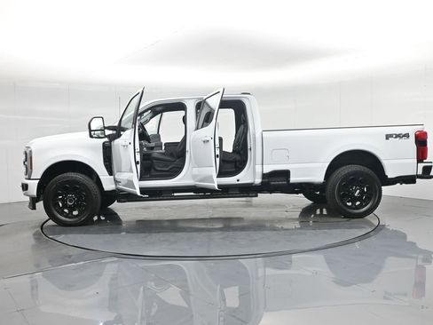 New 2026 Ford F250 Lariat w/ Black Appearance Package image 4
