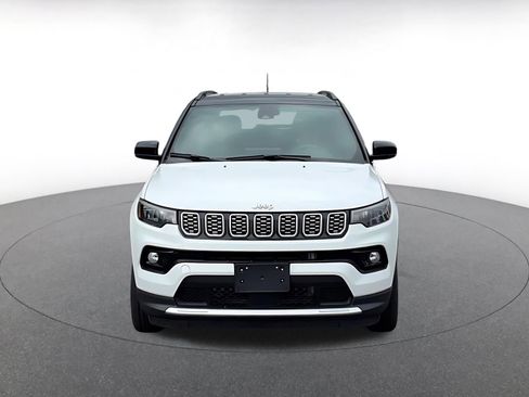 Used 2025 Jeep Compass Limited image 4
