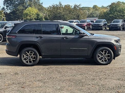 New 2025 Jeep Grand Cherokee Limited image 2