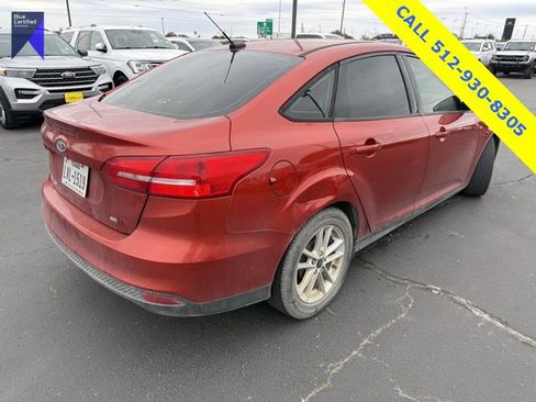 Used 2018 Ford Focus SE image 3