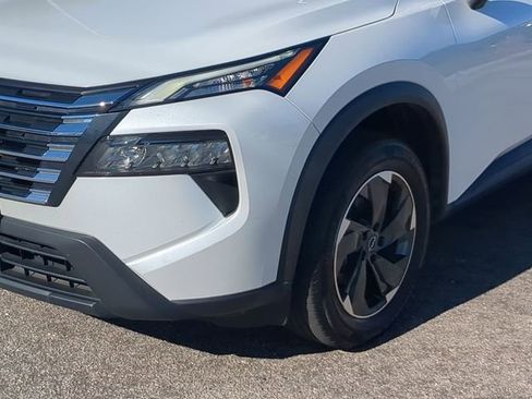 Used 2024 Nissan Rogue SV image 12